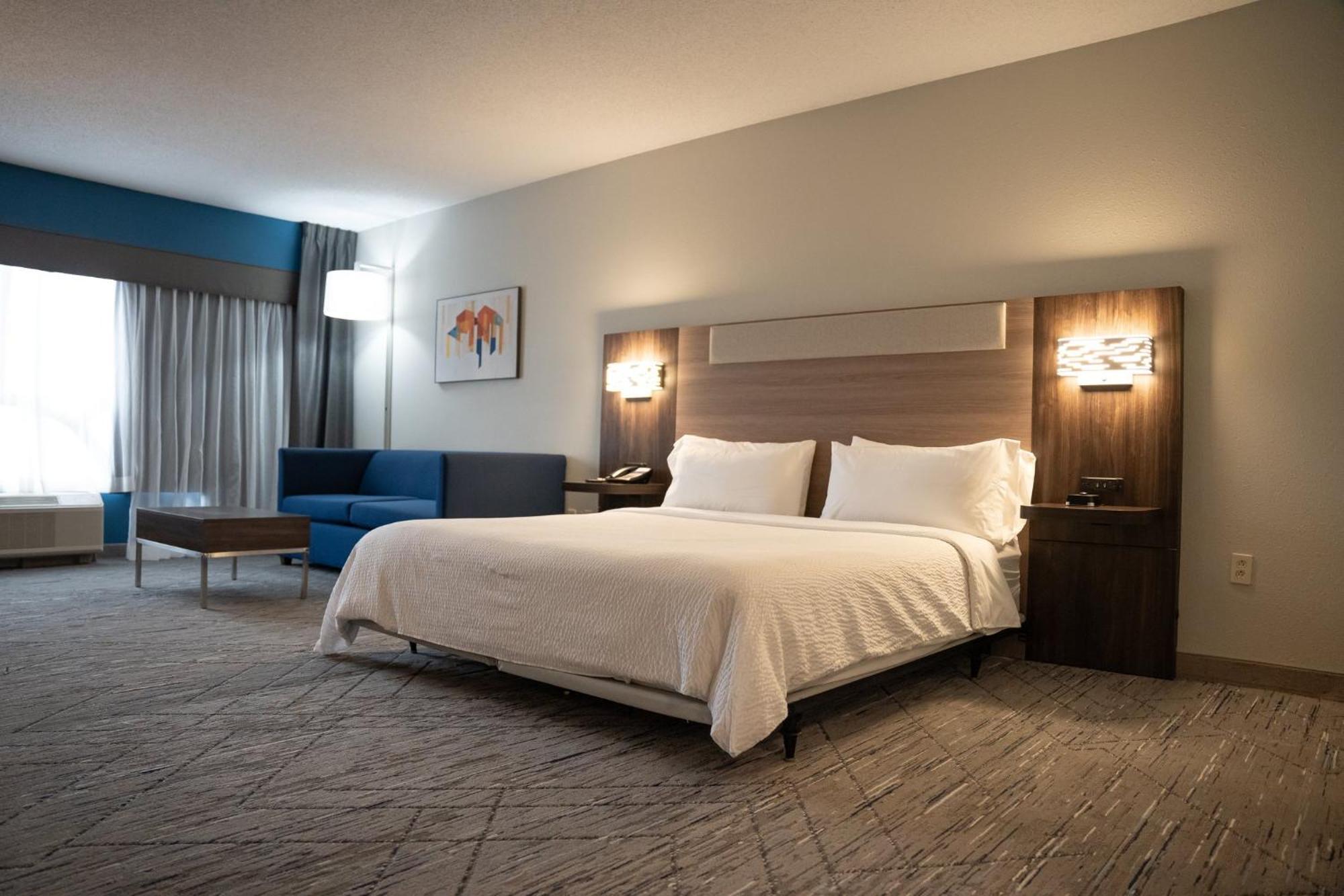 Hotel Express & West Chester By Ihg