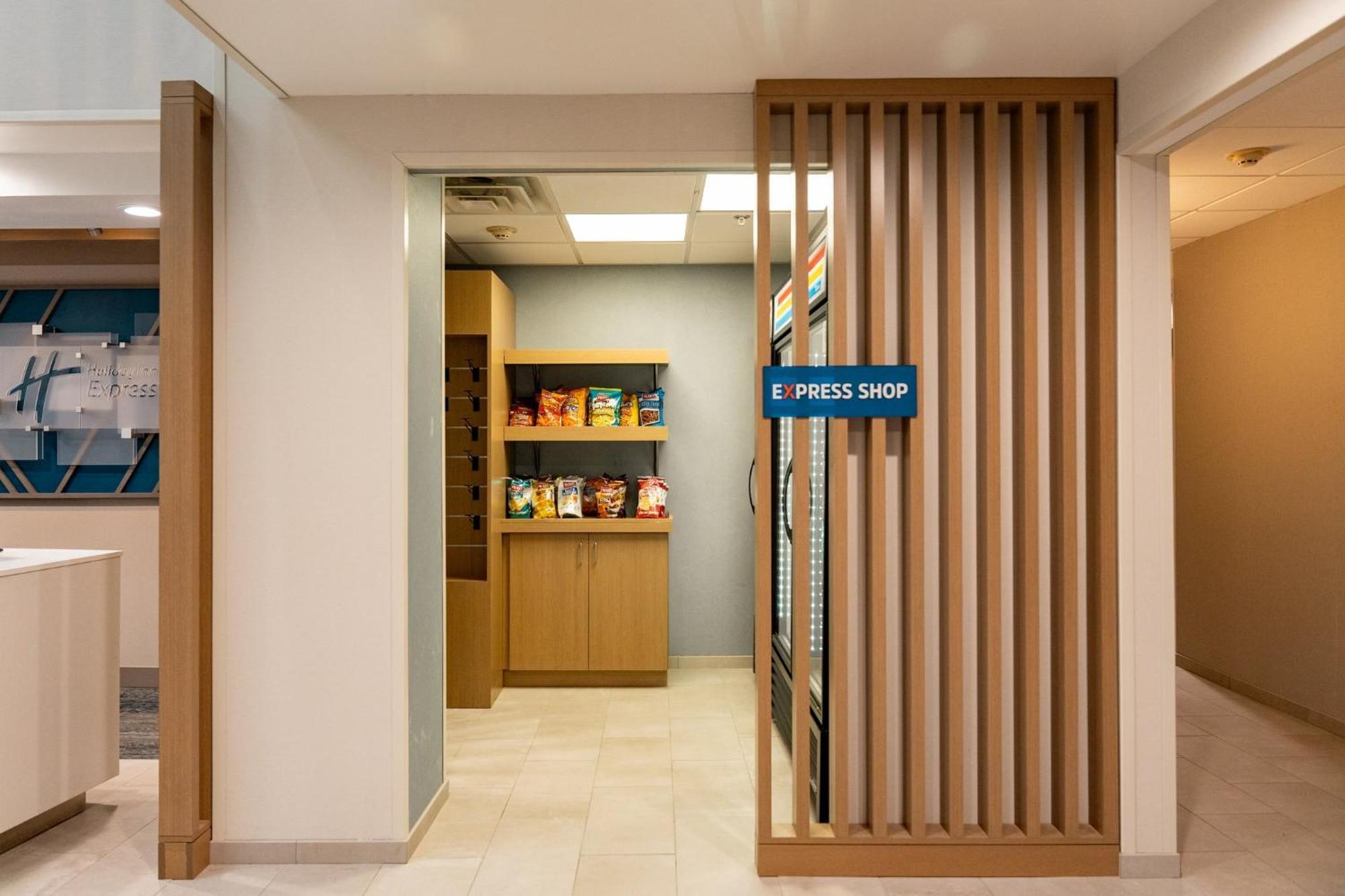 Express & West Chester By Ihg Hotel