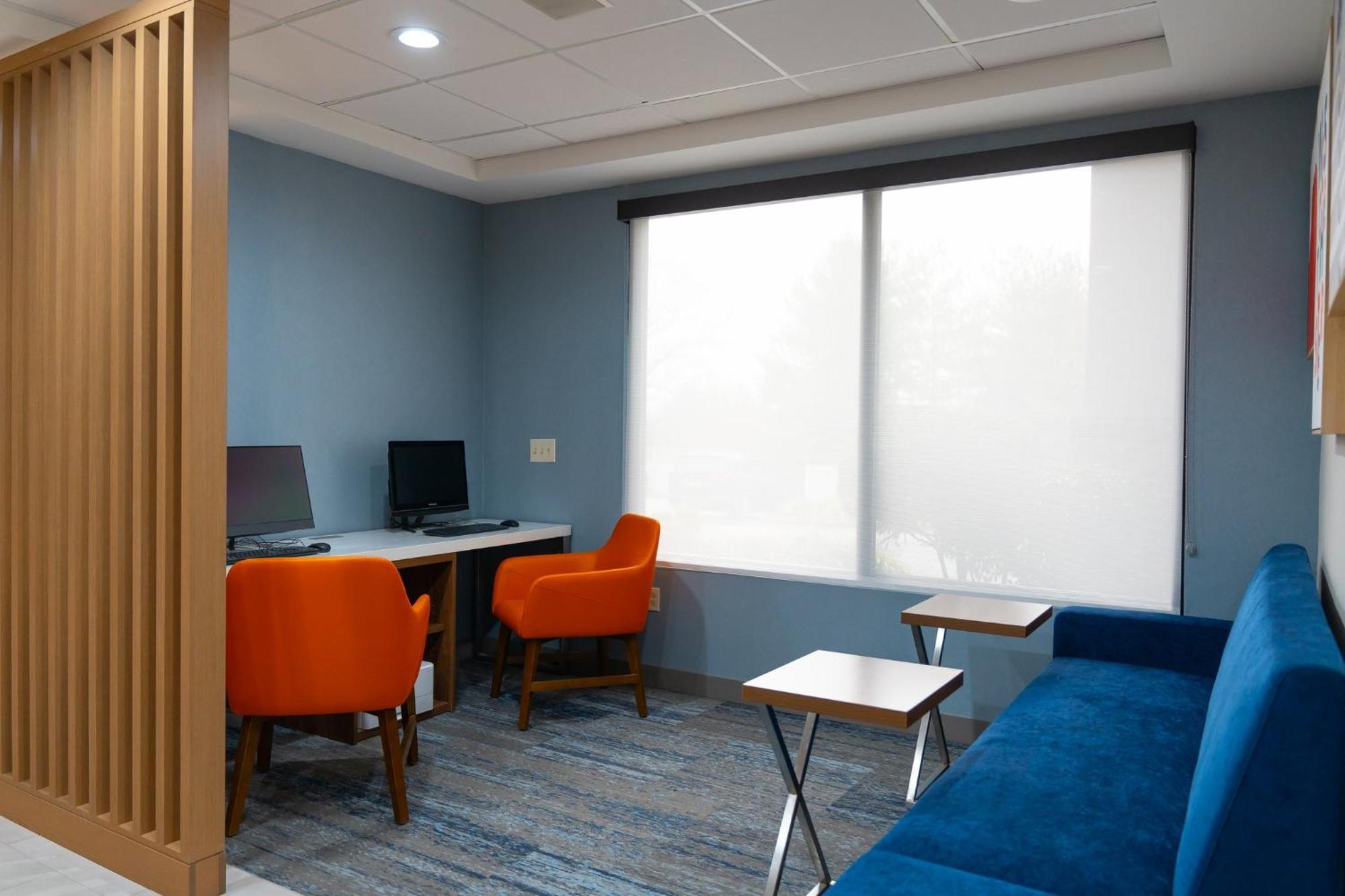 Hotel Express & West Chester By Ihg 3*