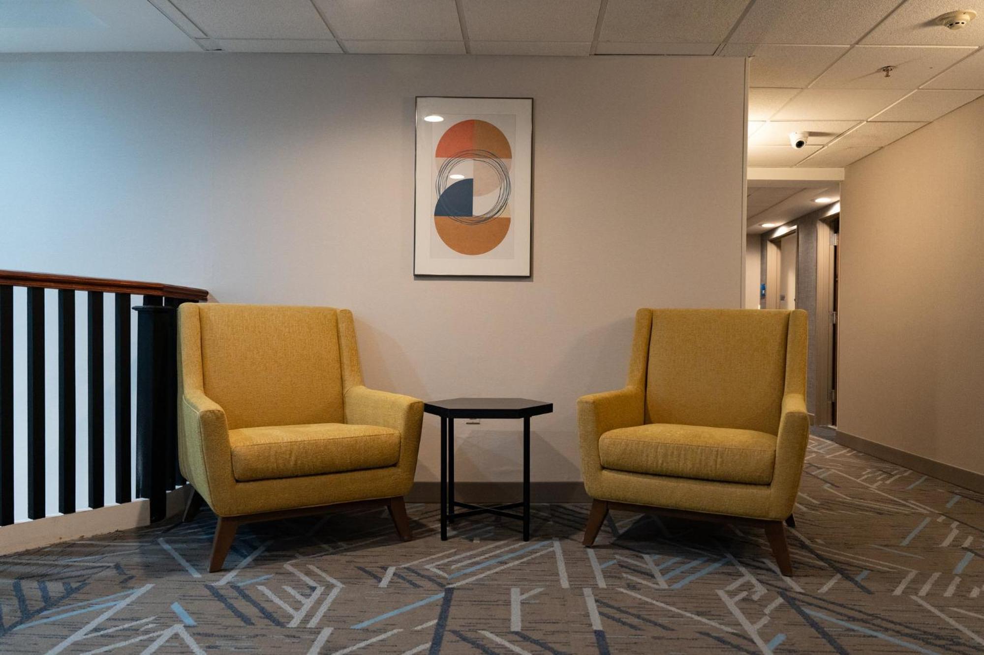 Hotel Express & West Chester By Ihg