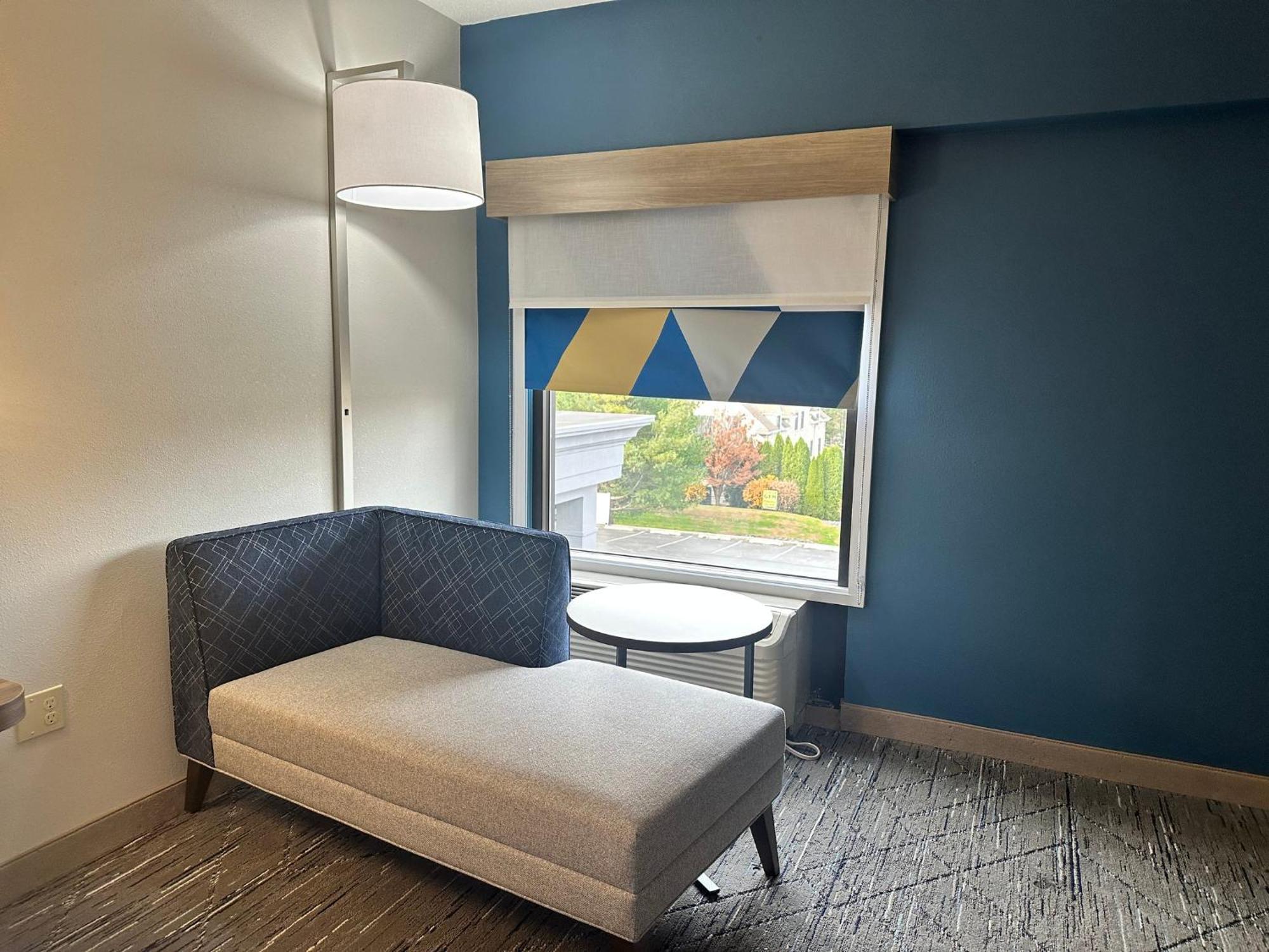 Hotel Express & West Chester By Ihg 3*