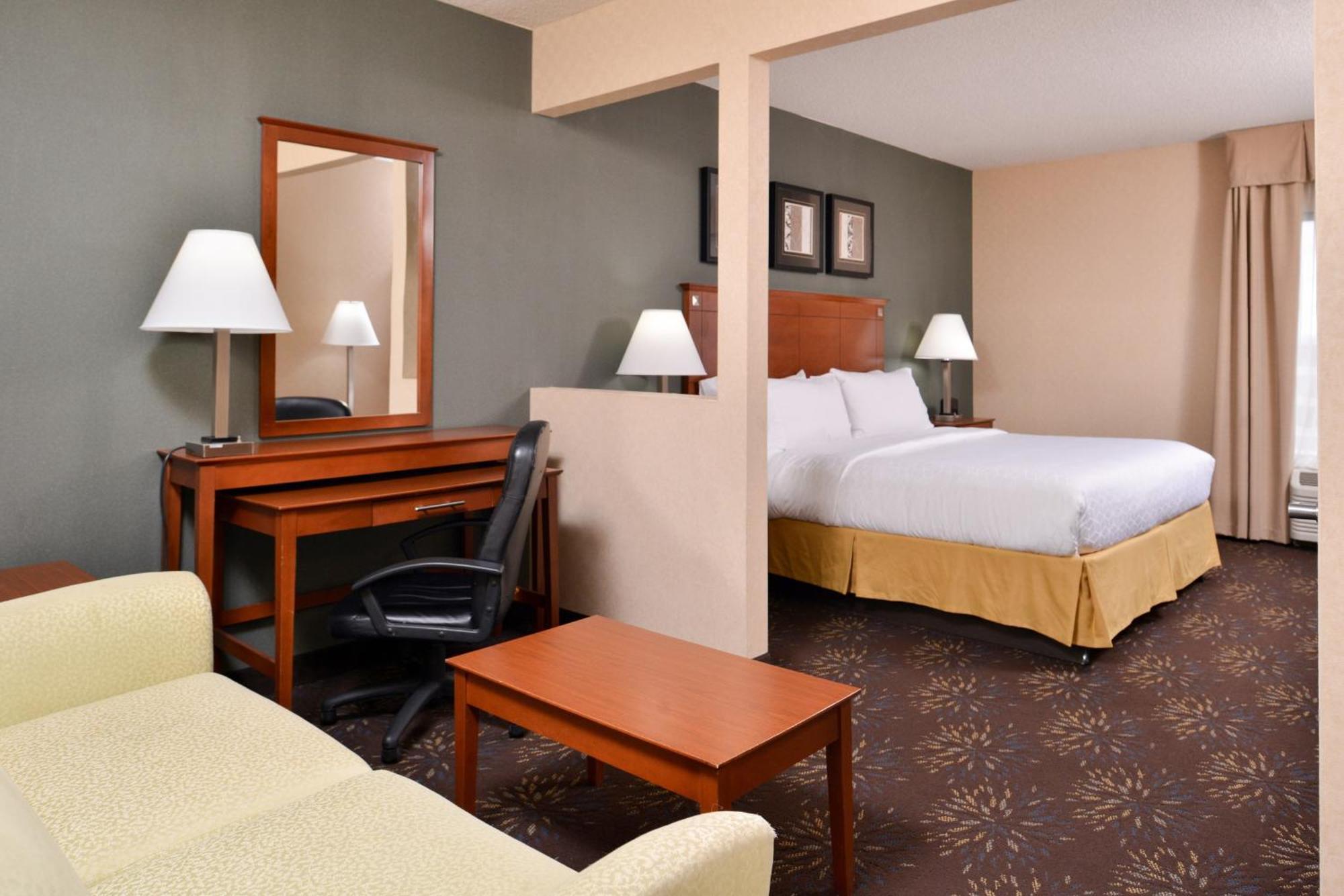 Express & West Chester By Ihg Hotel 3*