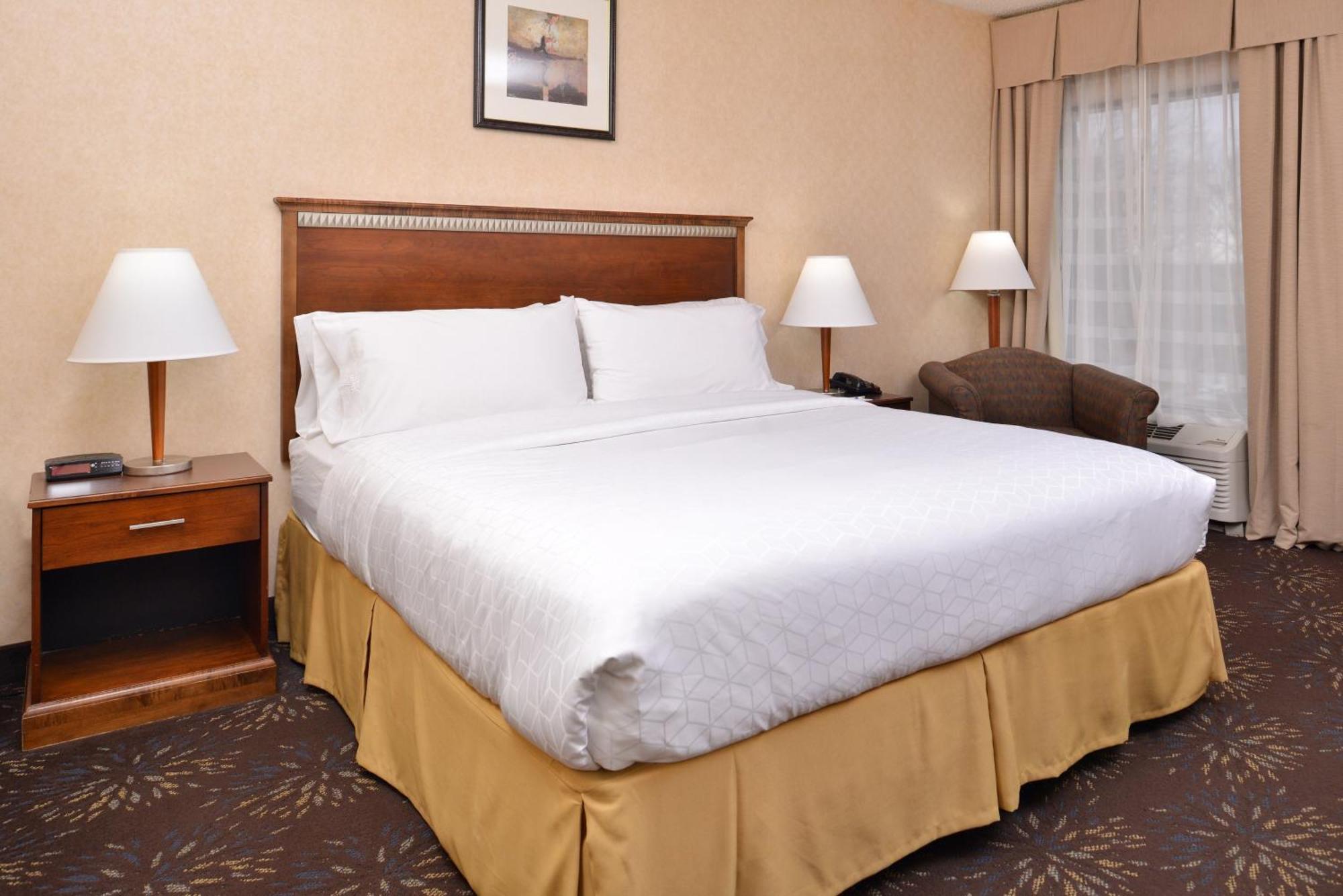 Hotel Express & West Chester By Ihg 3*