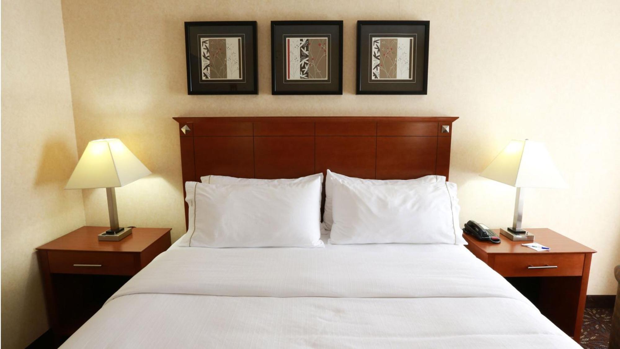 Express & West Chester By Ihg 3*